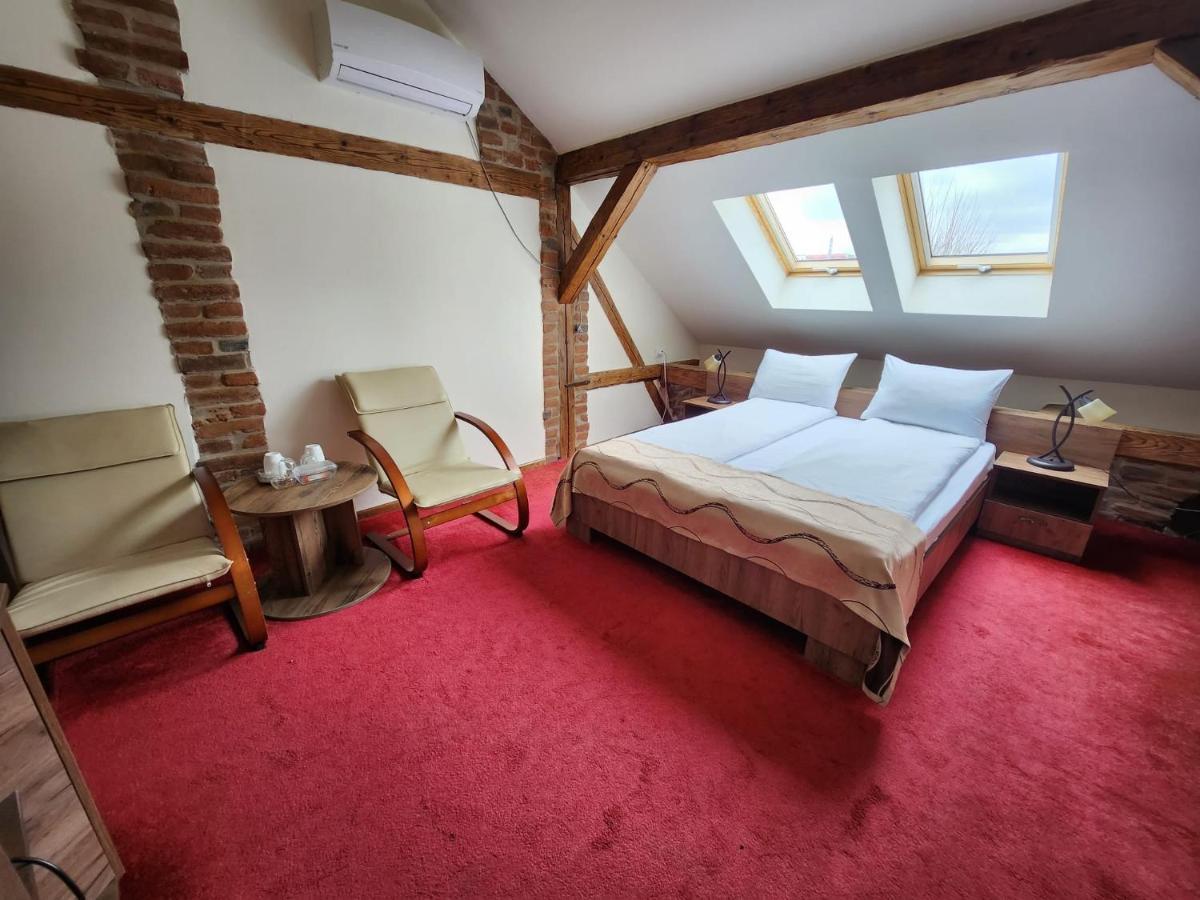 Antique Aparthotel Άλμπα Ιούλια Εξωτερικό φωτογραφία