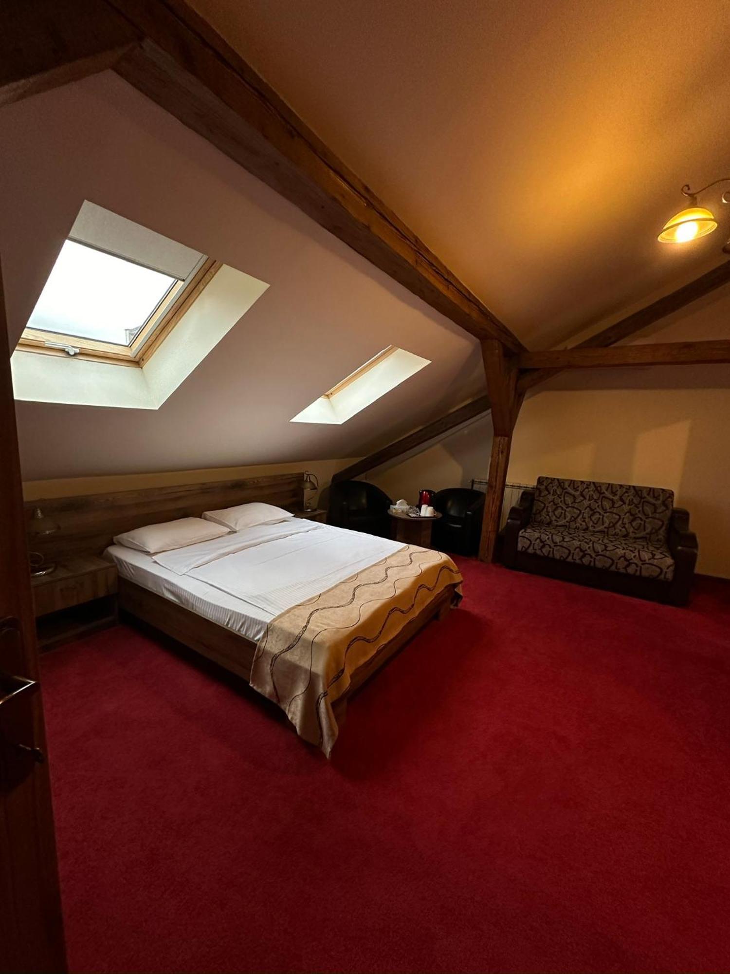Antique Aparthotel Άλμπα Ιούλια Εξωτερικό φωτογραφία