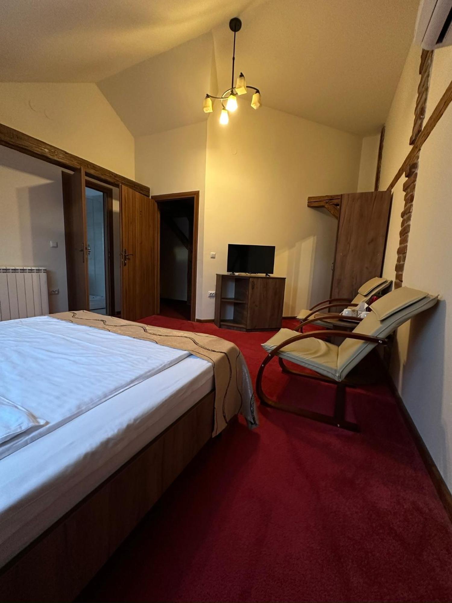 Antique Aparthotel Άλμπα Ιούλια Εξωτερικό φωτογραφία