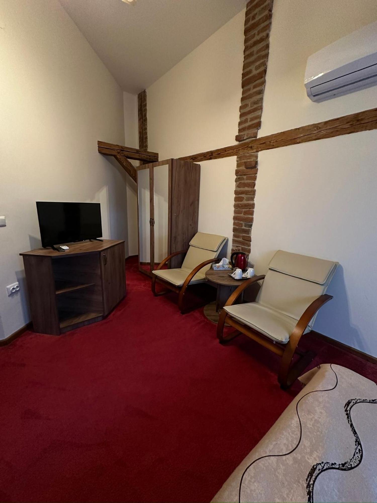 Antique Aparthotel Άλμπα Ιούλια Εξωτερικό φωτογραφία