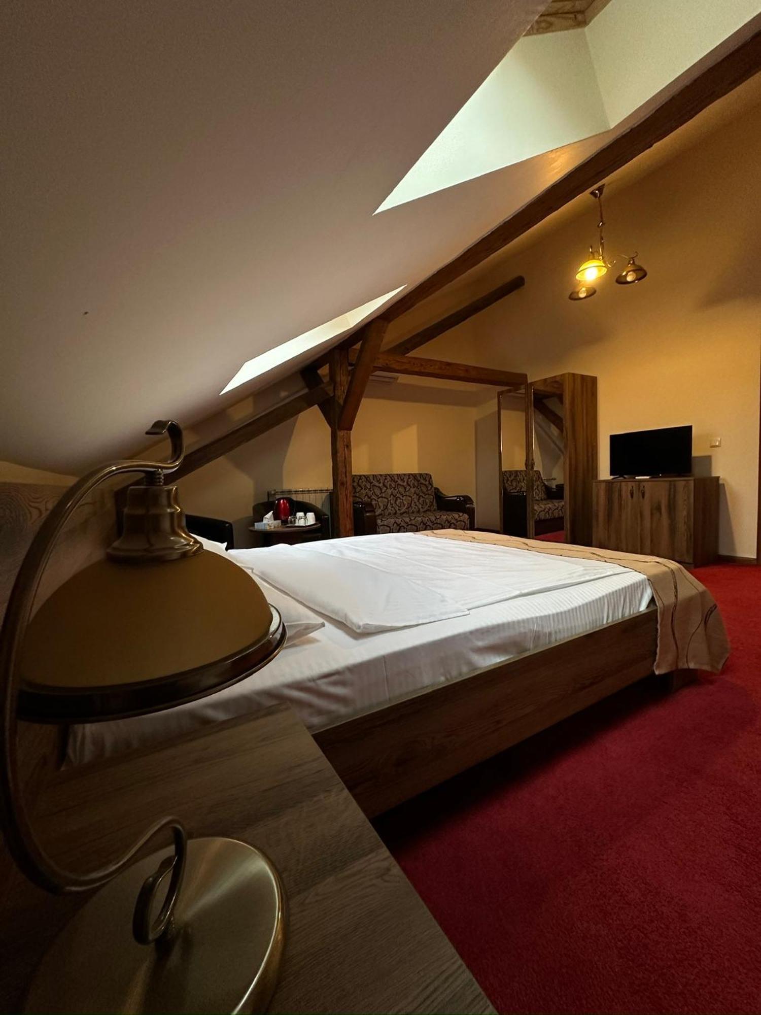 Antique Aparthotel Άλμπα Ιούλια Εξωτερικό φωτογραφία