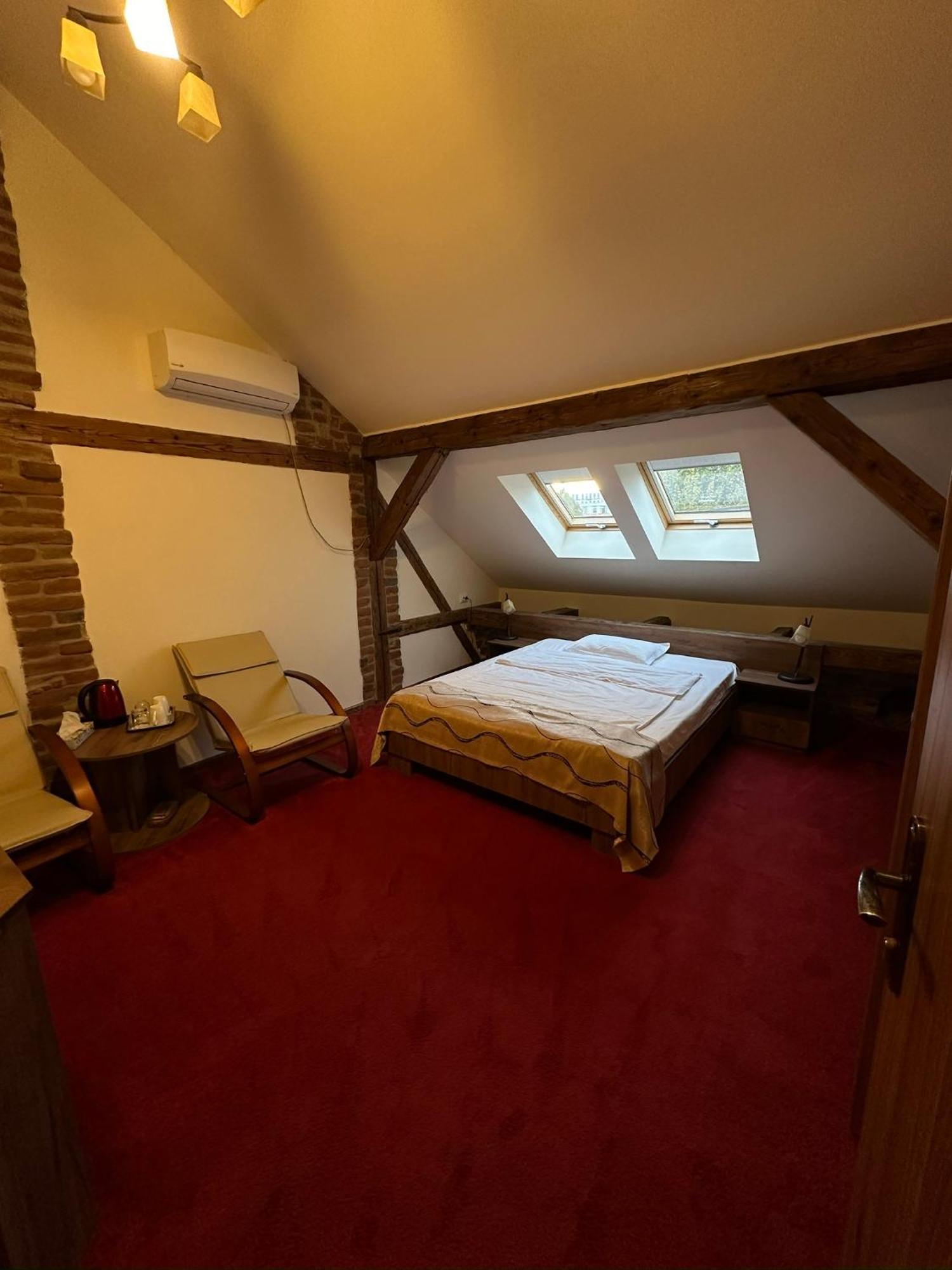 Antique Aparthotel Άλμπα Ιούλια Εξωτερικό φωτογραφία