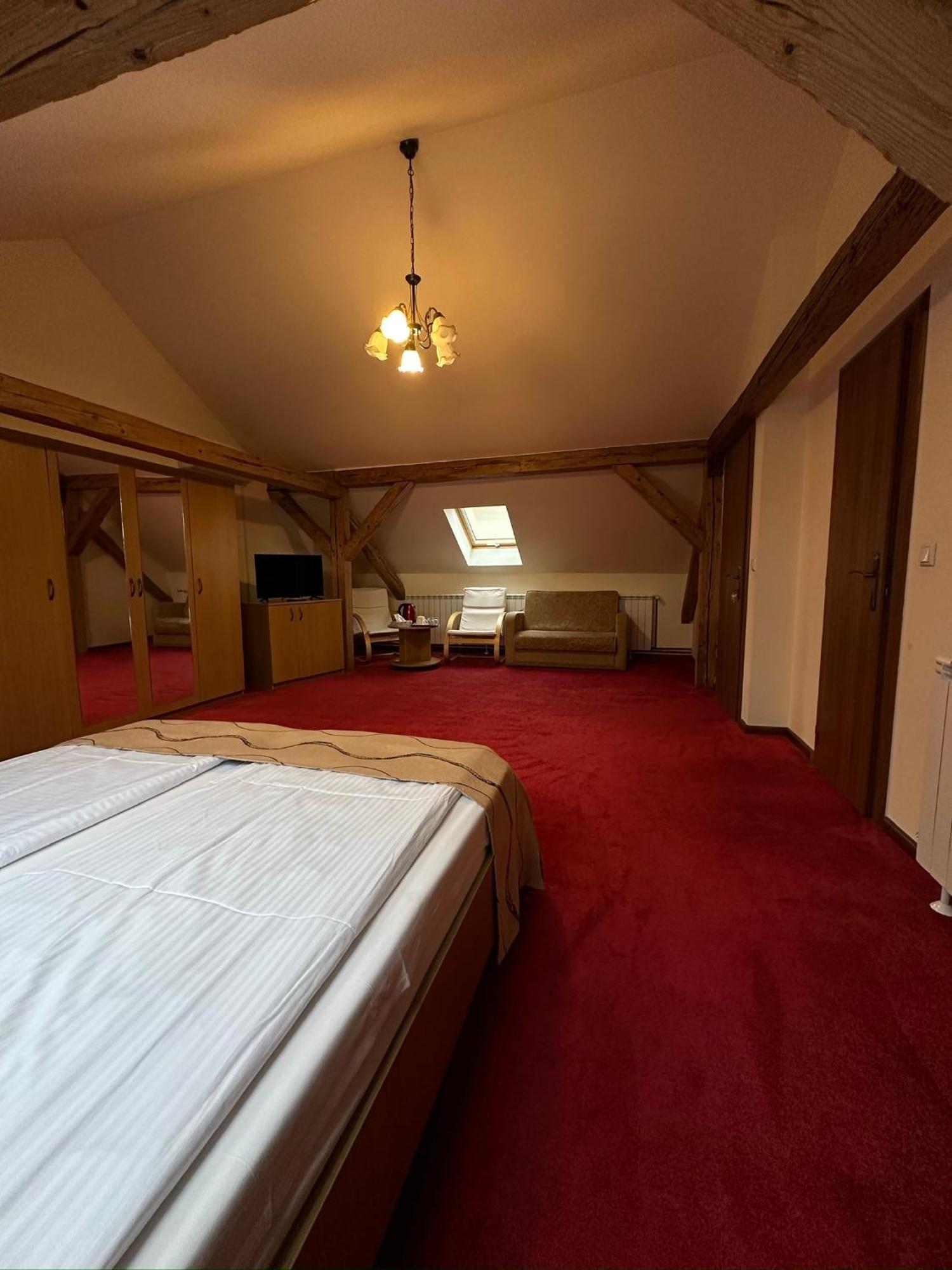 Antique Aparthotel Άλμπα Ιούλια Εξωτερικό φωτογραφία