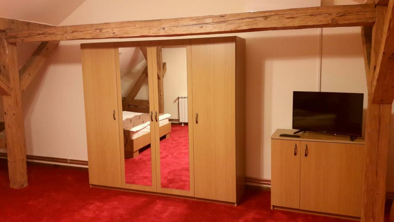 Antique Aparthotel Άλμπα Ιούλια Εξωτερικό φωτογραφία