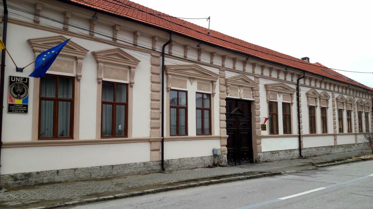 Antique Aparthotel Άλμπα Ιούλια Εξωτερικό φωτογραφία