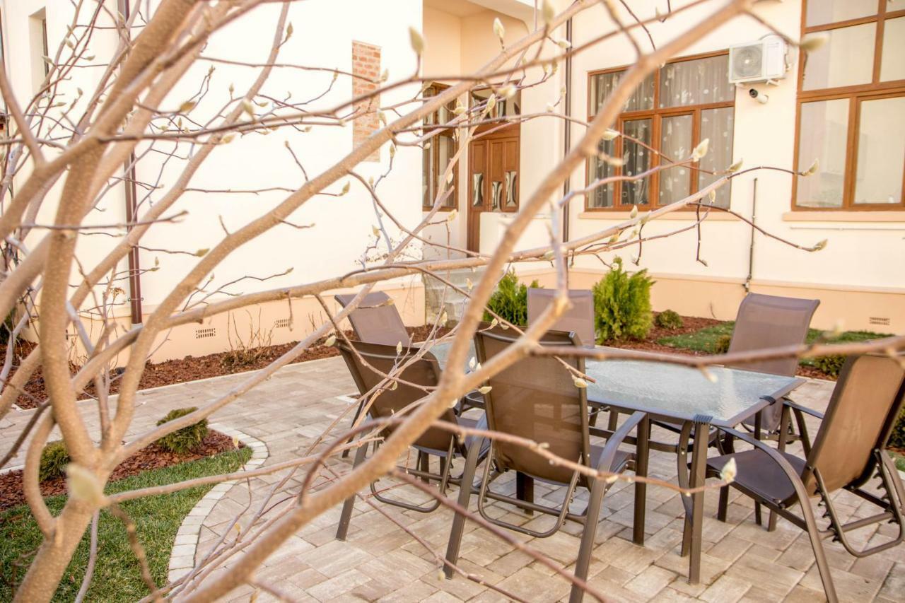 Antique Aparthotel Άλμπα Ιούλια Εξωτερικό φωτογραφία
