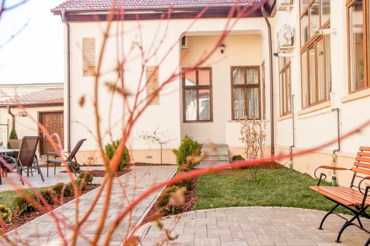 Antique Aparthotel Άλμπα Ιούλια Εξωτερικό φωτογραφία