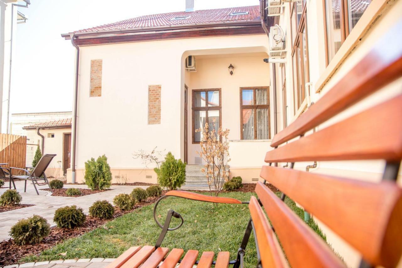 Antique Aparthotel Άλμπα Ιούλια Εξωτερικό φωτογραφία