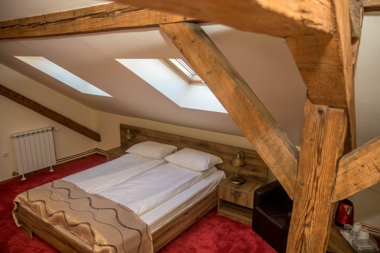 Antique Aparthotel Άλμπα Ιούλια Εξωτερικό φωτογραφία